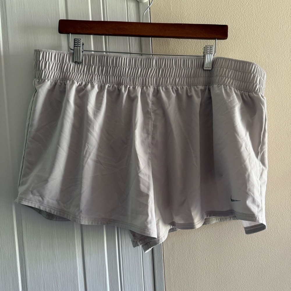 NWT‎ Nike One Women Dri-FIT Mid Rise 3” Brief Lined Shorts Light Gray Ore Sz XXL